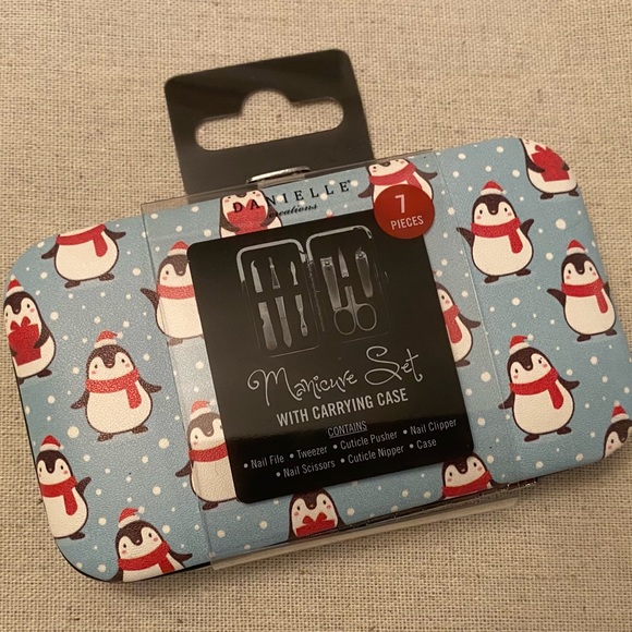 Christmas Penquins Manicure Set by Danielle Creations, 7 Pieces, Carrying Case - Picture 2 of 12